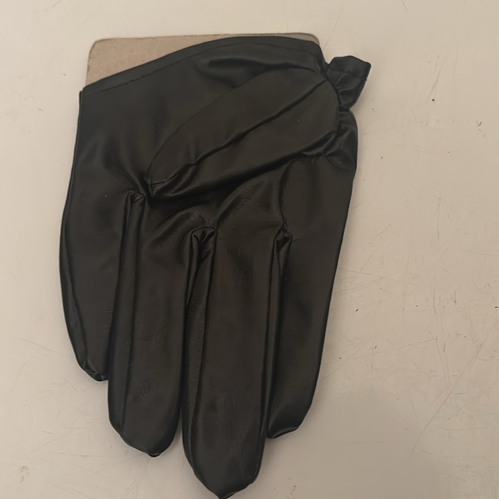 Leg Avenue Black Faux Leather Studded Cropped Gloves - Picture 5 of 8